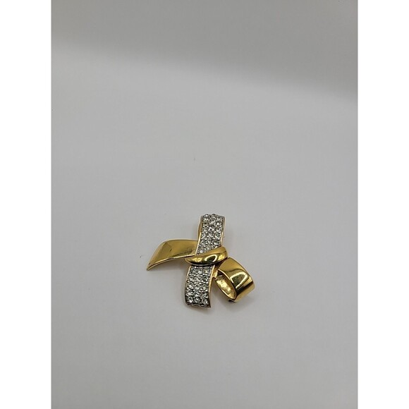Vintage Monet Brooch Pin Gold Tone White Crystals Bow Jewelry Costume - Picture 4 of 10